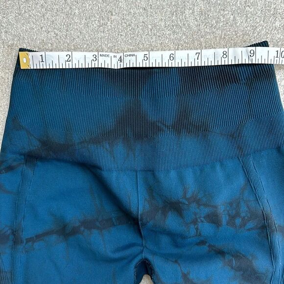 EUC Lululemon Flow & Go 19" Crop Leggings in Alberta Lake (blue) & Black Size 4 - Picture 10 of 16